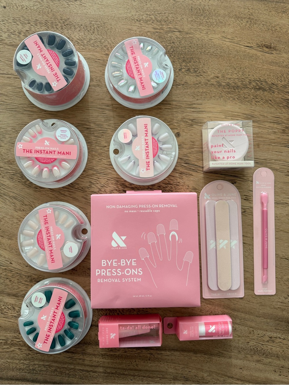 Olive & June Press-On Nail Kit in Pink & White